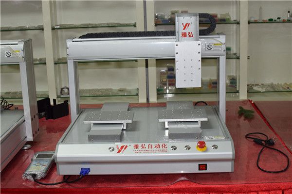 黃膠點(diǎn)膠機(jī)生產(chǎn)廠家